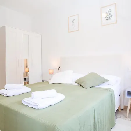 Es Freus Modern In Quiet Area *