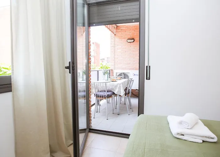 Es Freus Modern In Quiet Area Apartament