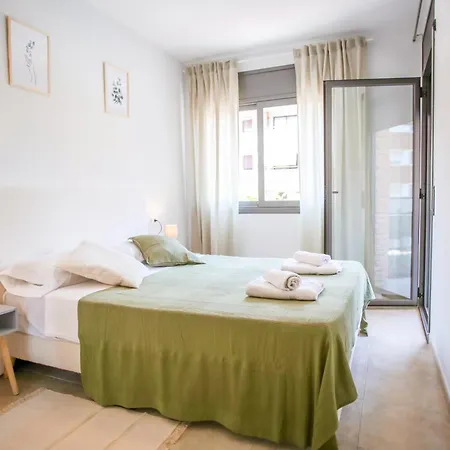 Es Freus Modern In Quiet Area * يوريت دي مار